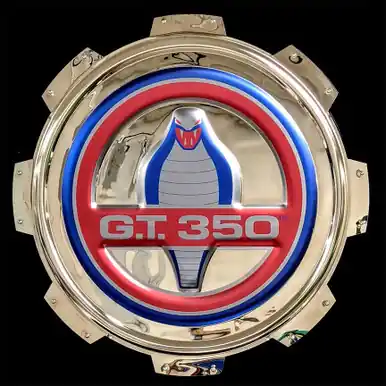 Hit cenowy Dekoracja ścienna – Shelby GT350 „Gas Cap” – średnica 56 cm – czerwony/niebieski